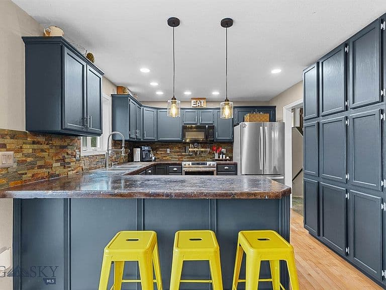 1517 Bluebird Ln photo 3