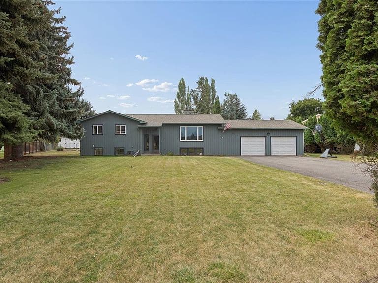 74 Sussex Dr photo 4