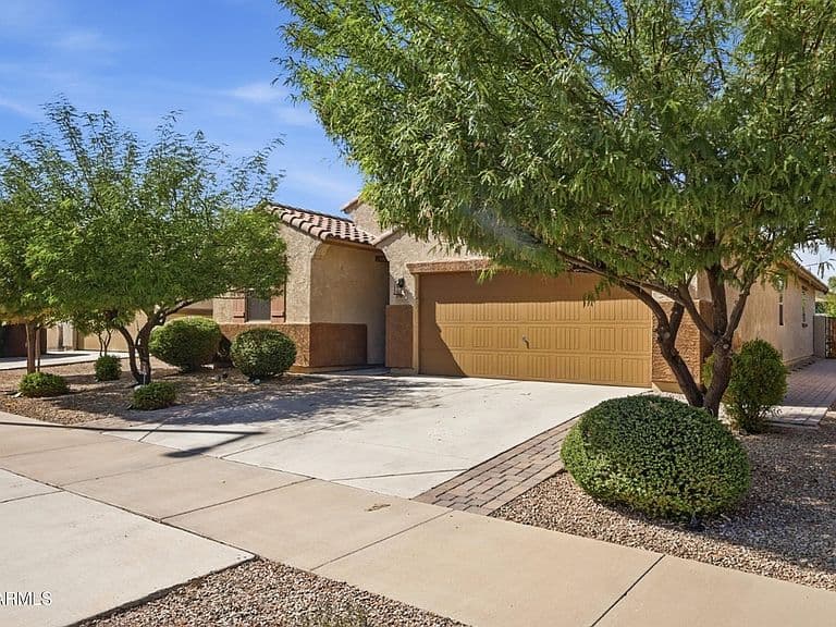17990 W LOUISE Drive photo 2