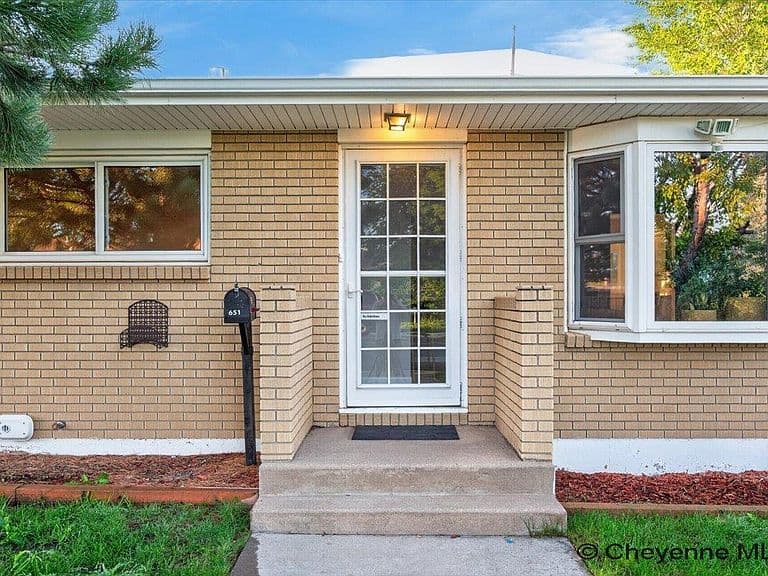 651 Creighton St photo 5