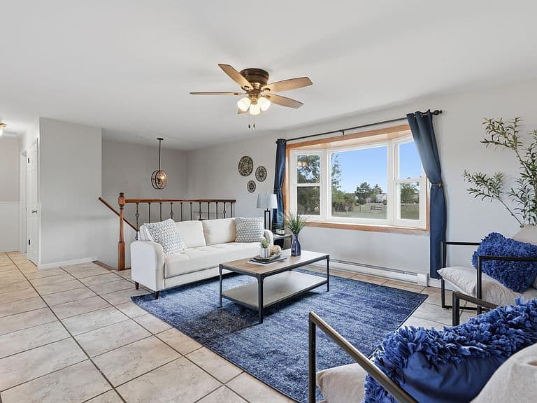 520 Swallow Dr photo 3