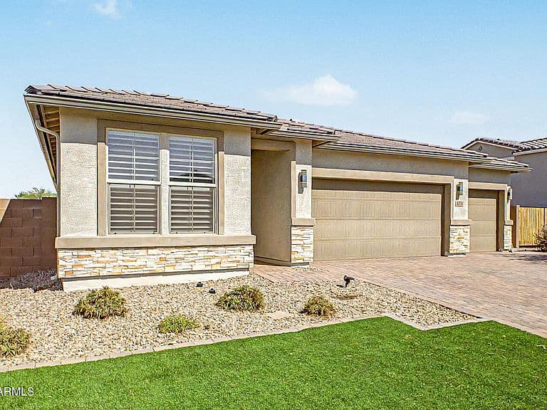 670 S PARKER Lane photo 4