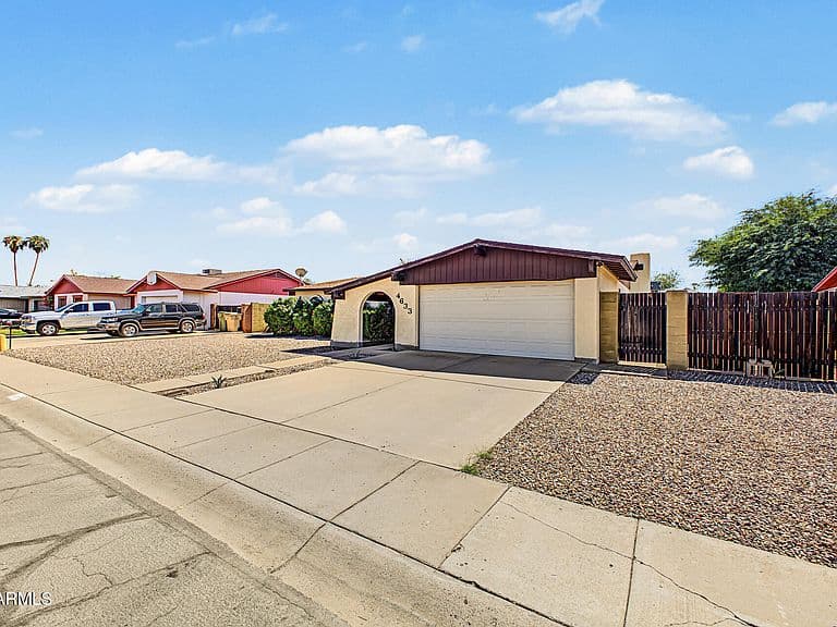 4633 W LAWRENCE Lane photo 5