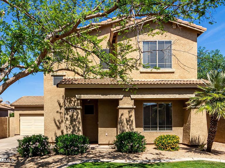 560 E RAINBOW Drive photo 1