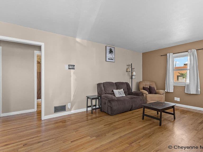 2621 E 13th St photo 4