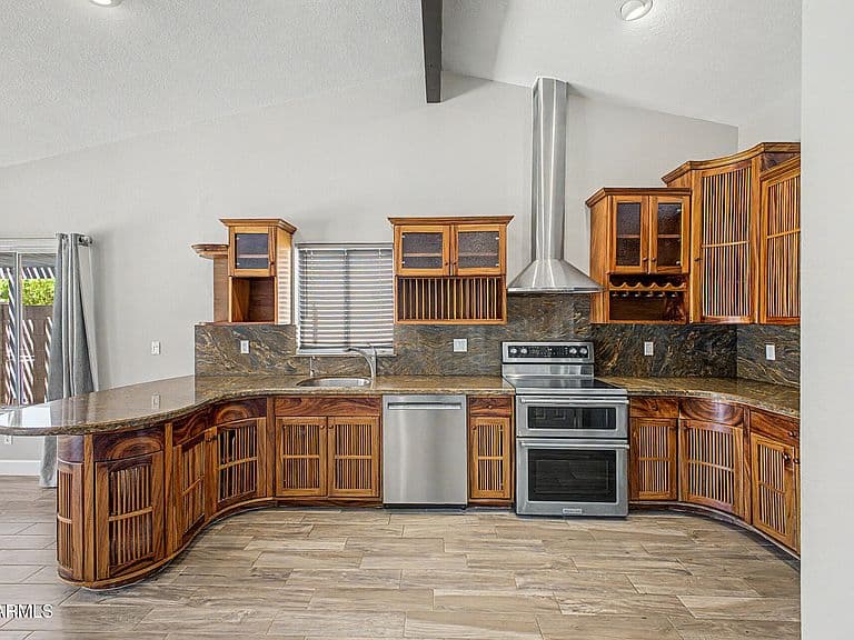 9139 W PARADISE Lane photo 3