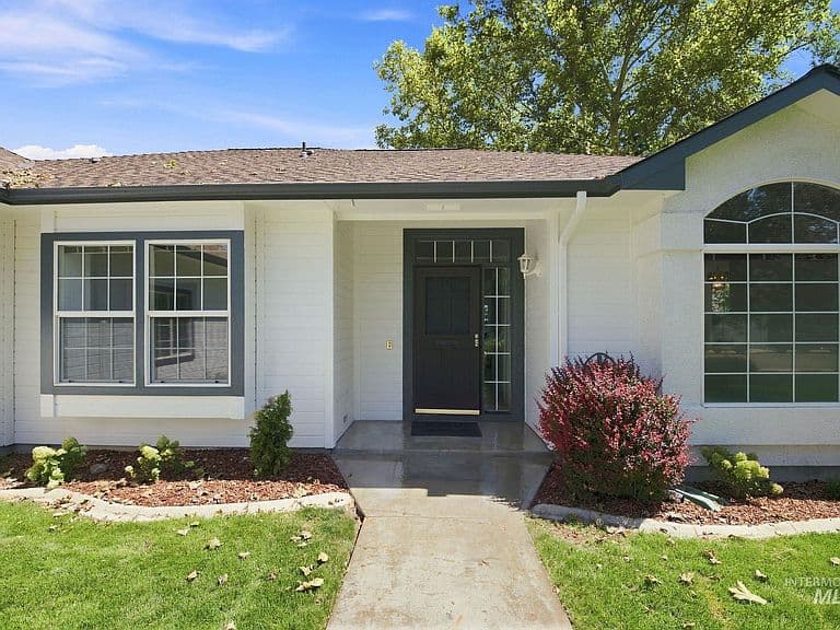 1720 N Summertree Way photo 3