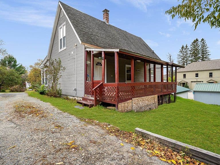 33 Maple Street photo 4