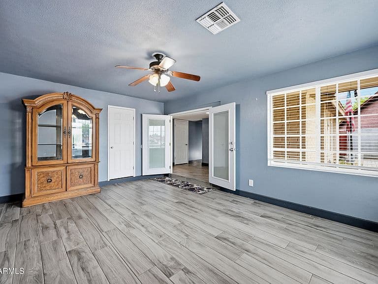 12039 N 60TH Avenue photo 5