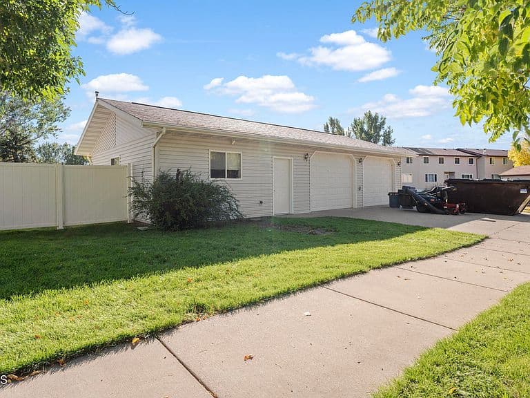 1014 Beaumont Dr photo 5