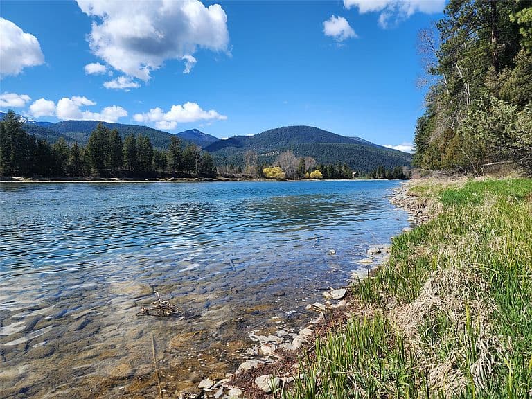 1497 Kootenai River Rd photo 2