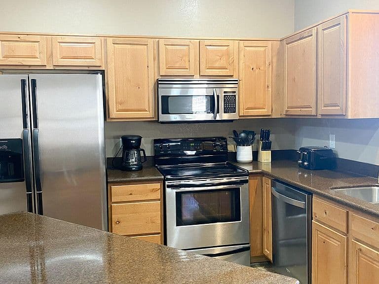 726 W SEQUOIA Lane photo 3