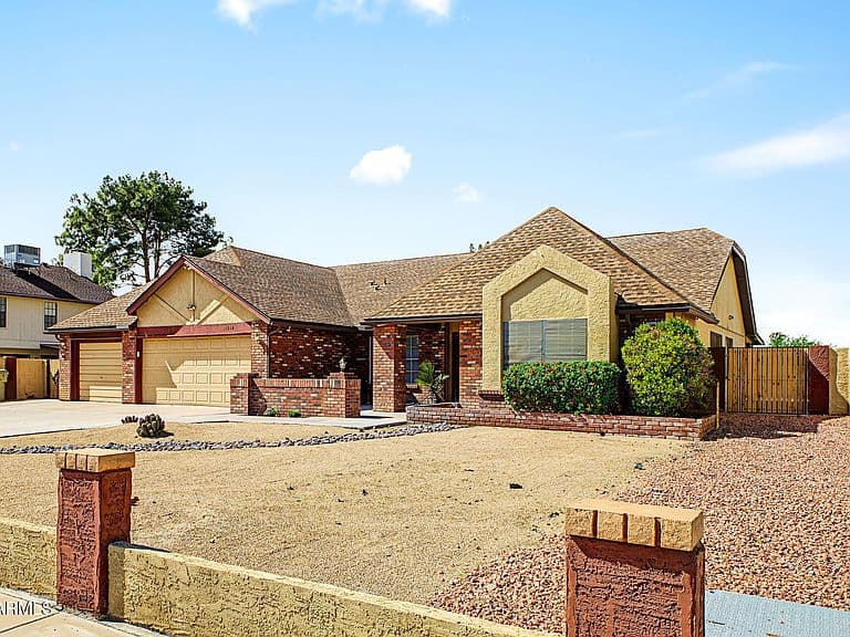 11218 N 63RD Avenue photo 4