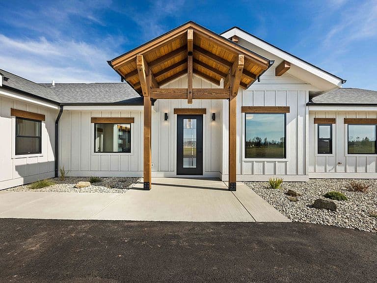 2046 Homestead Trl photo 2