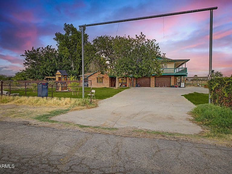 39625 N TAYLOR Street photo 2