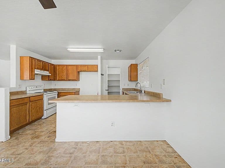 10602 W Papago Street photo 5