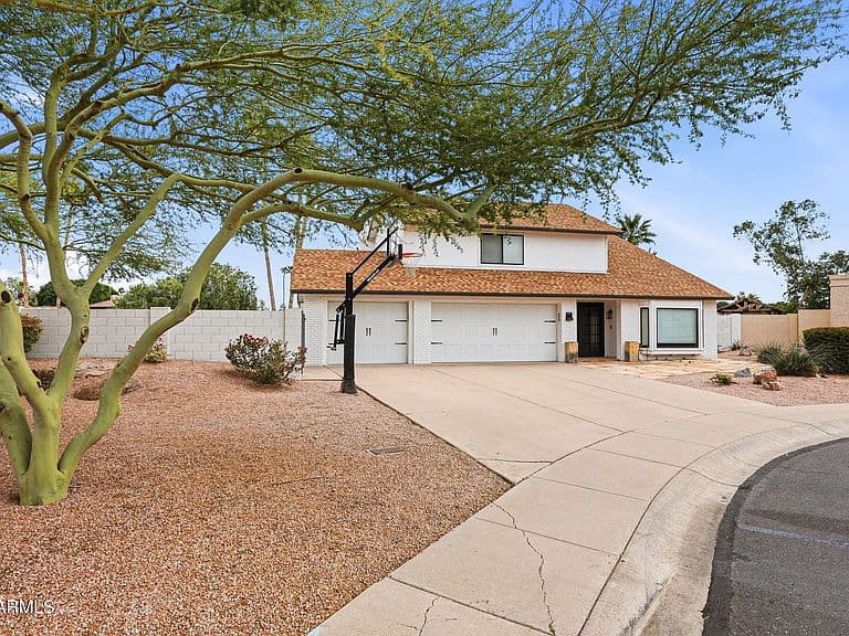 2543 W Madero Ave photo 2