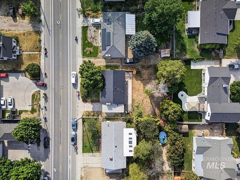 626 W Pine Ave photo 5