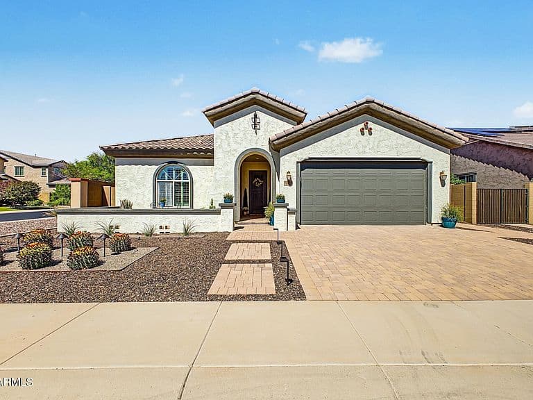 1822 E Canyon Way photo 1