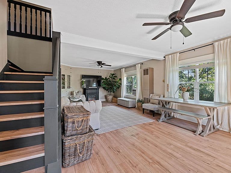 1302 Hooker St photo 5