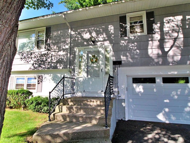 30 Roseade Parkway photo 2