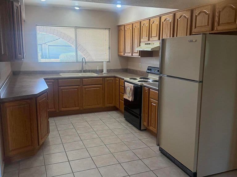 5010 E LAUREL Lane photo 4