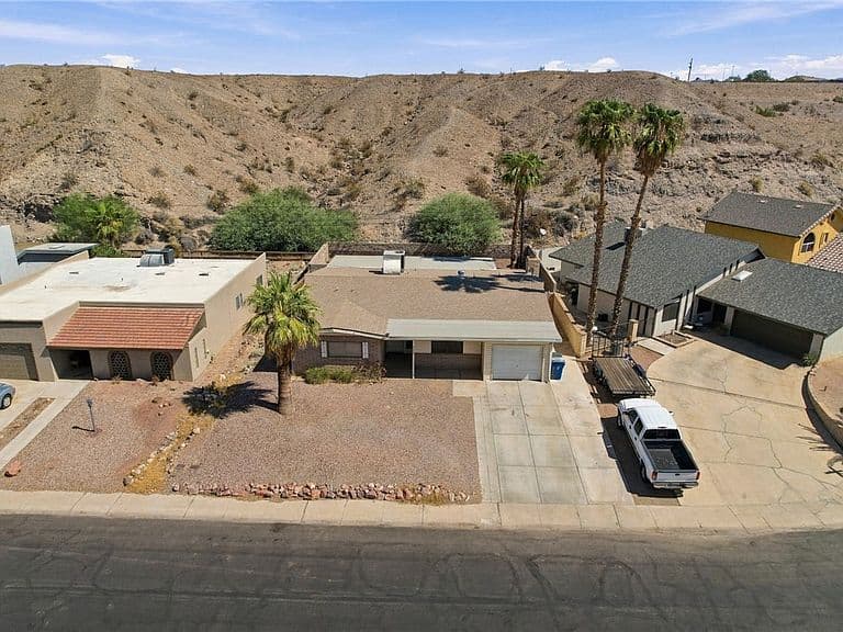 2696 Country Club Drive photo 4