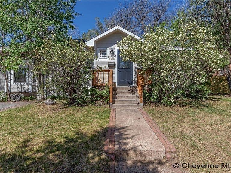 3046 Dillon Ave photo 3