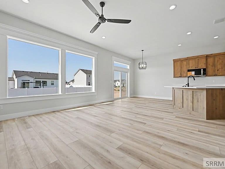 3062 Elixir Rd photo 2