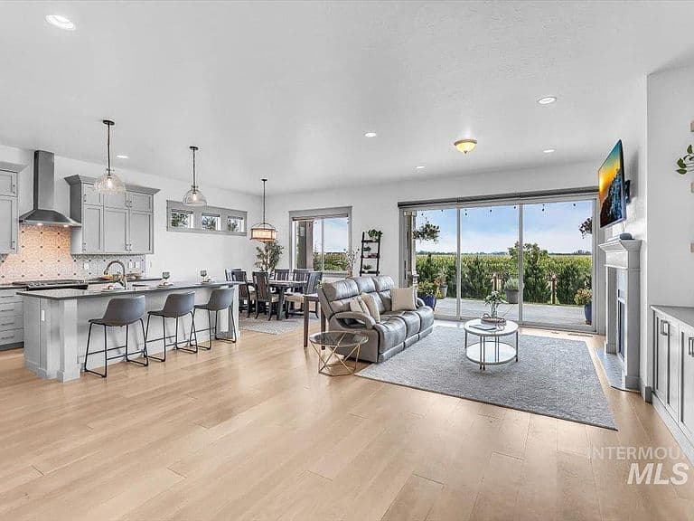 7811 W Corinthia St photo 3