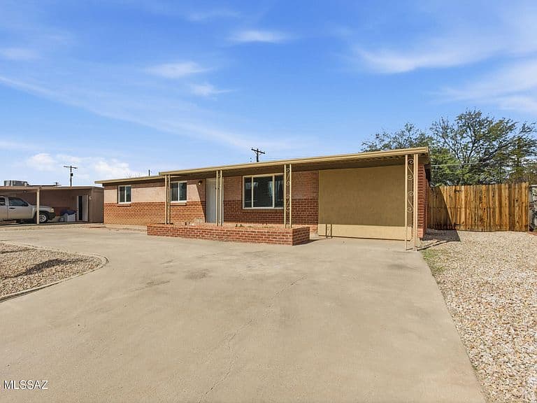 4865 E 23rd St photo 4