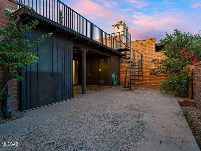 2722 E Avenida De Pueblo photo 3
