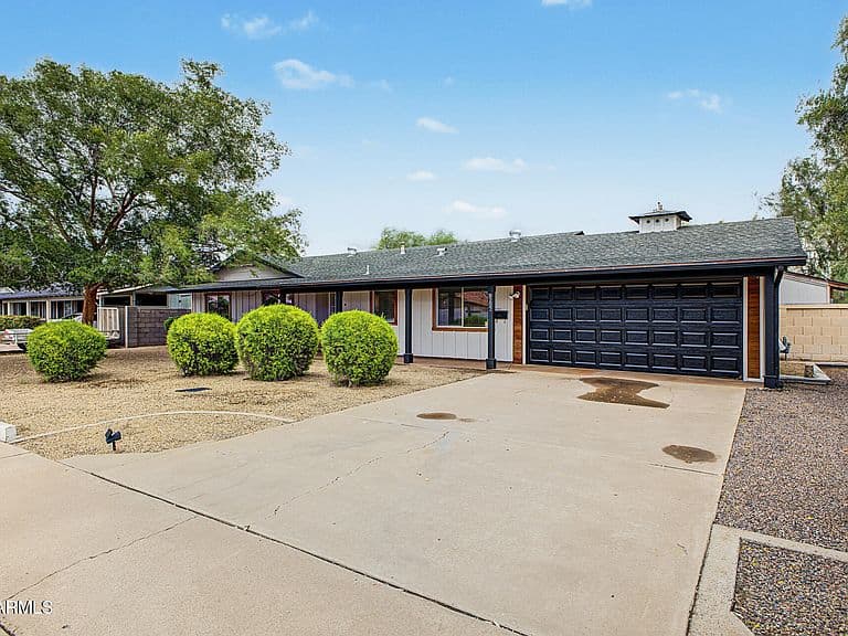 8227 E OSBORN Road photo 2
