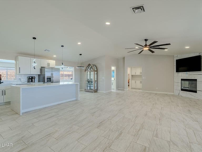 3580 Red Cloud Dr photo 2