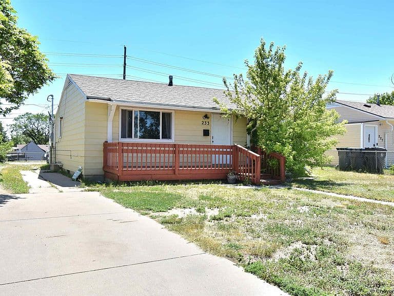 233 Hynds Ave photo 1