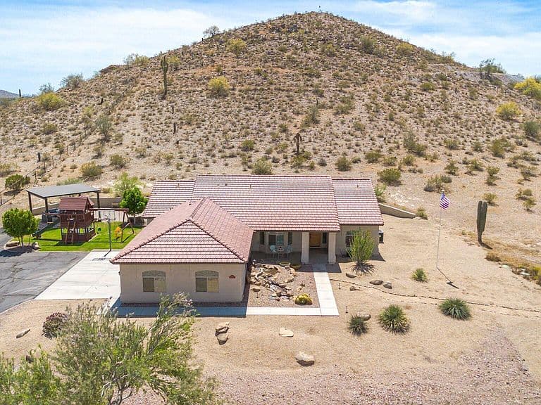 1447 W RYLIE Court photo 1