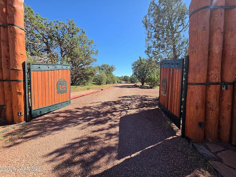 33425 W Cowboy Clint Way photo 3