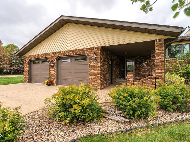 9405 Oak Dr photo 2