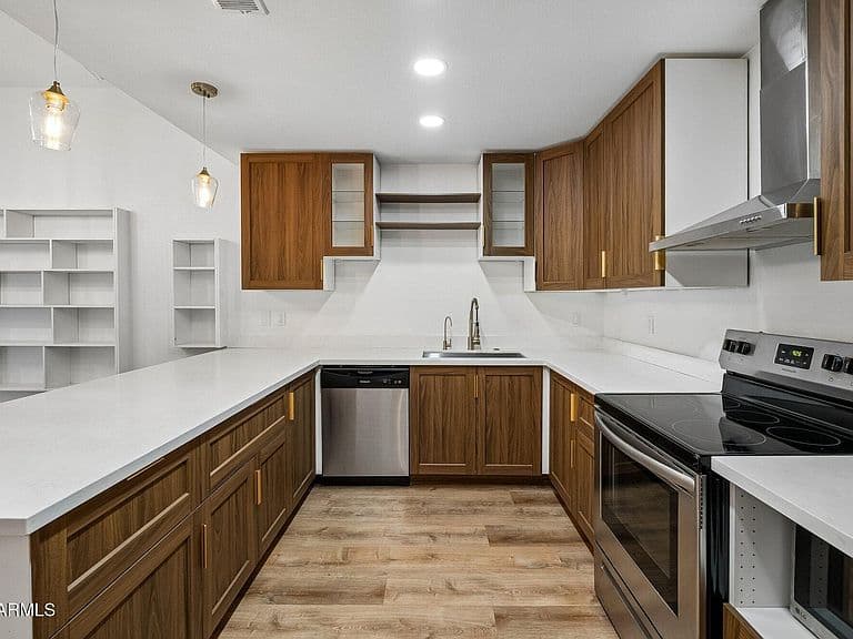 1523 W MISSION Drive photo 4