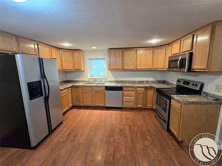 302 S 8th St E photo 4