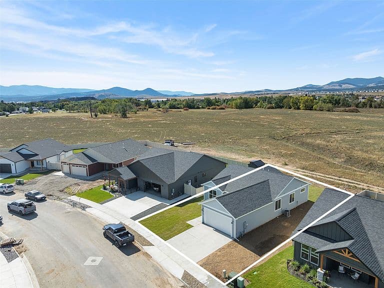 230 Stirling Loop photo 2