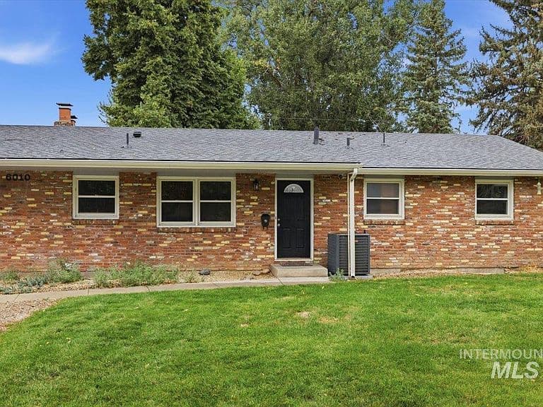 6010 W Poplar Dr photo 2