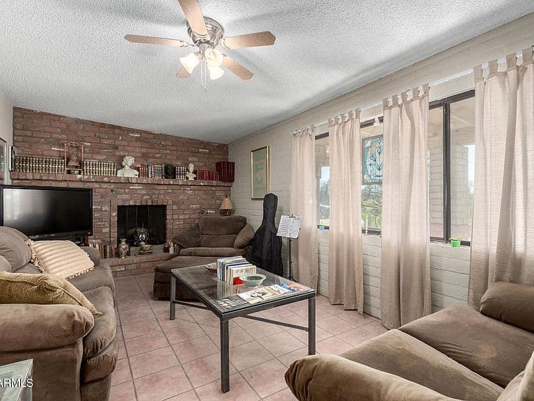 27119 E Orville St photo 4