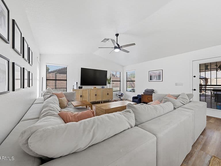 10414 W DALEY Lane photo 4
