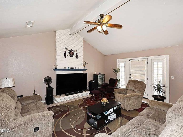 1643 E FAIRVIEW Street photo 2
