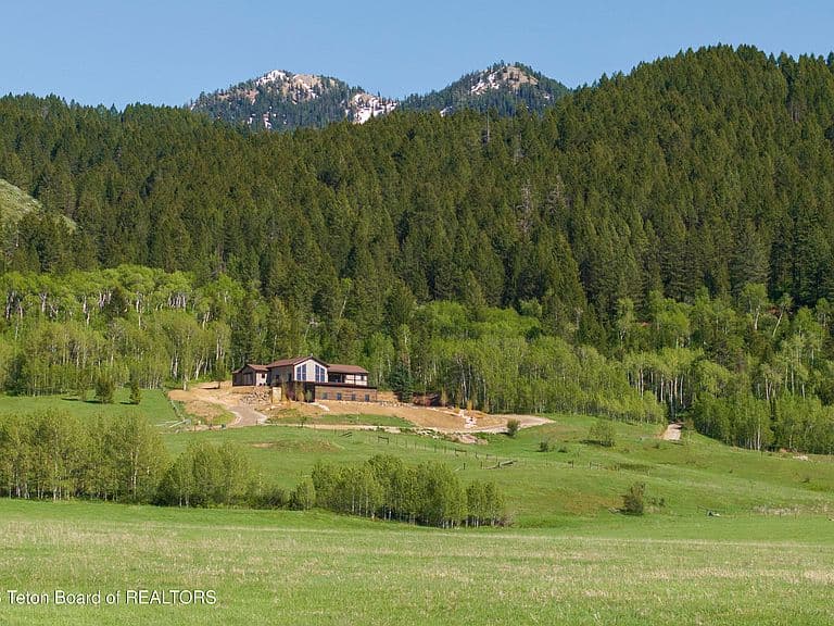 436 Stewart Creek Rd photo 3
