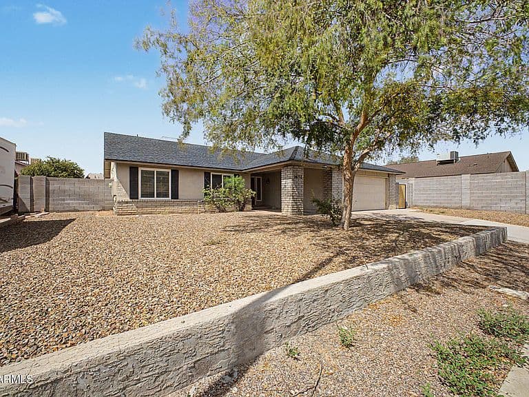 1632 N BULLMOOSE Drive photo 2