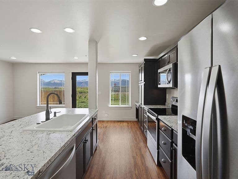 30 Skyscape Dr photo 4