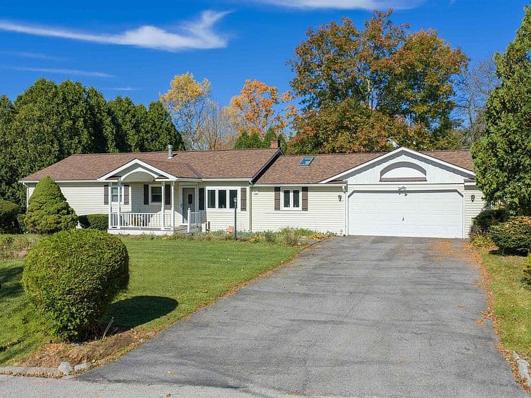 19 Elmwood Drive photo 1