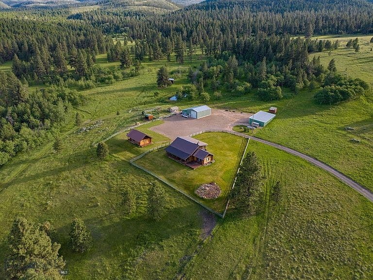 587 Cozy Ln photo 1